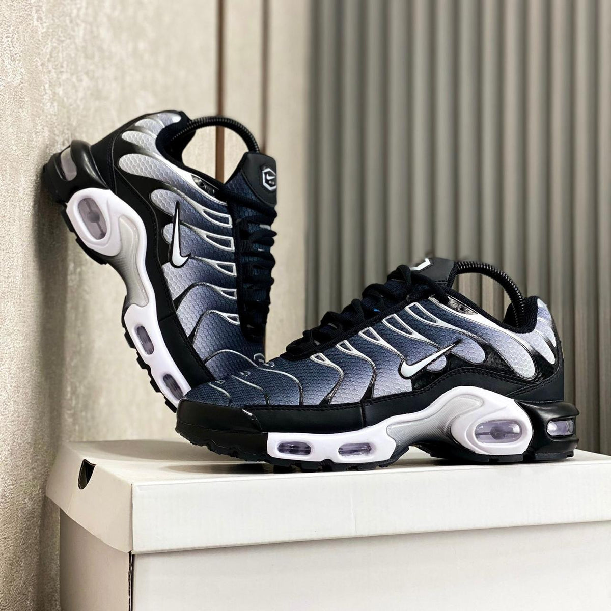 Nike TN – Negro Plata