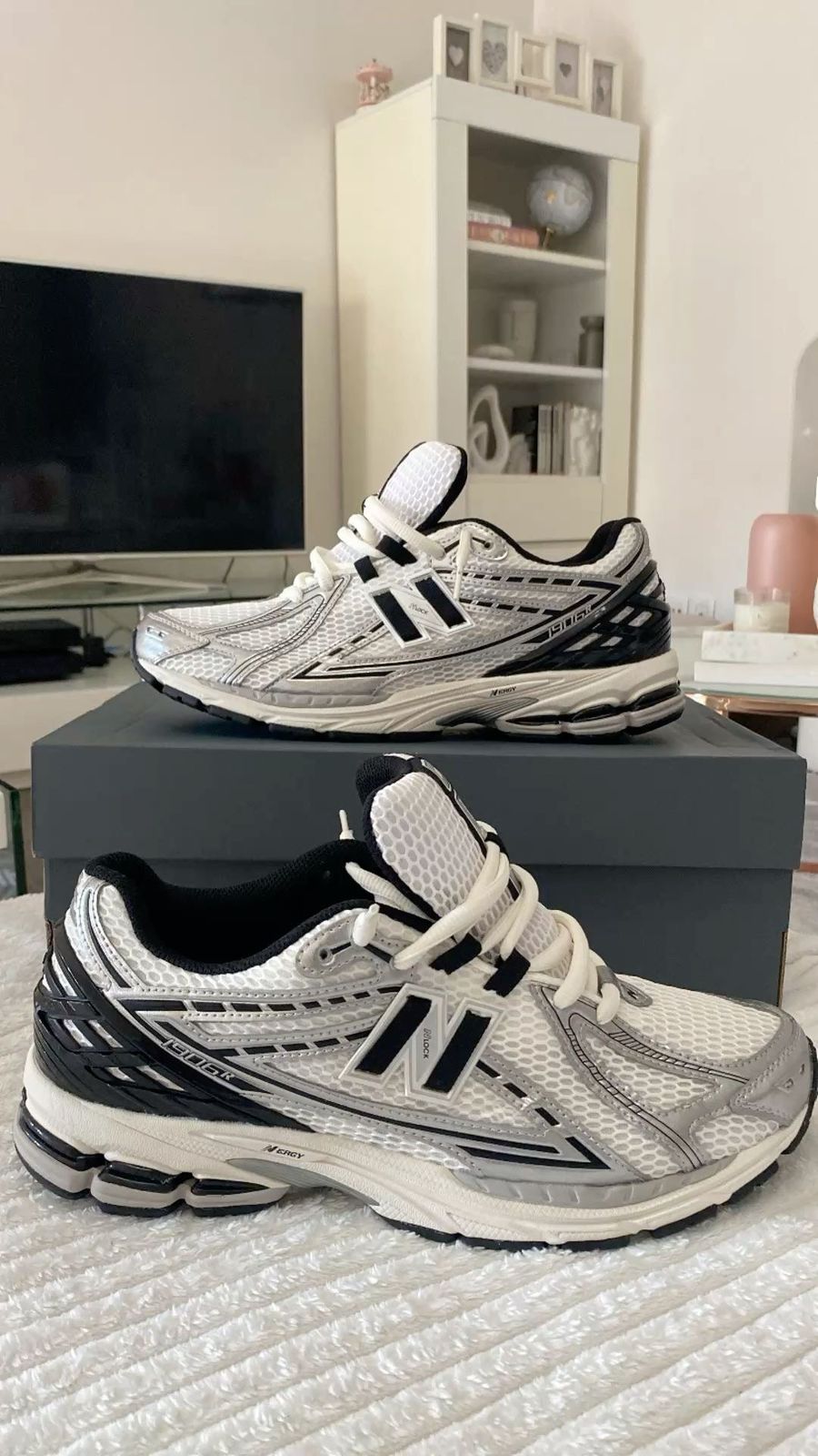 New Balance 1906 – Blanco / Negro / Plateado