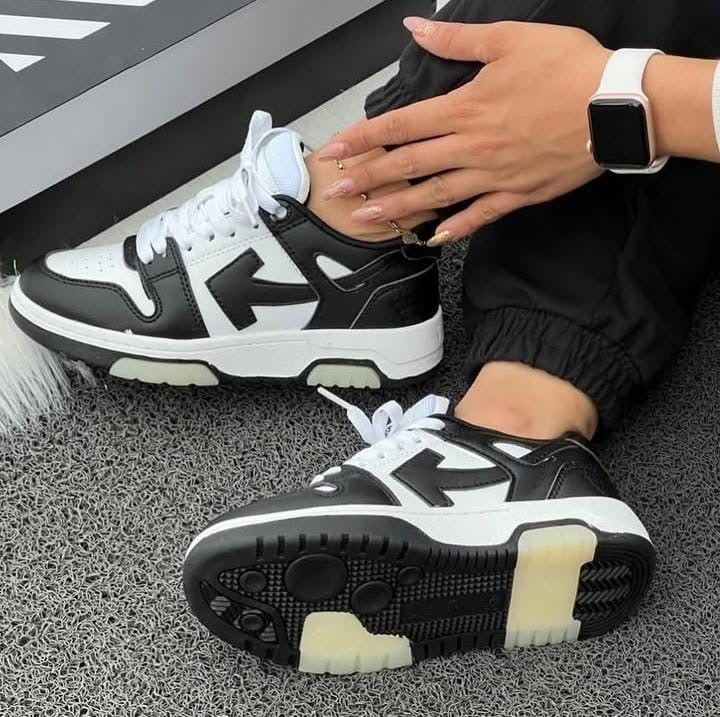Off – White Negro / Blanco