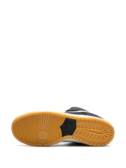 Nike SB Dunk Low Pro – Negro / Goma