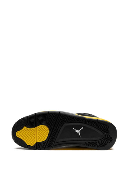 Jordan Retro 4 – Negro / Amarillo