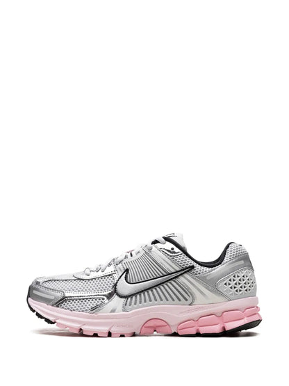 Nike Zoom Vomero 5 – Plateado / Rosado