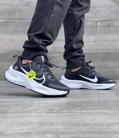 Nike Zoom Carita Negro – Blanco