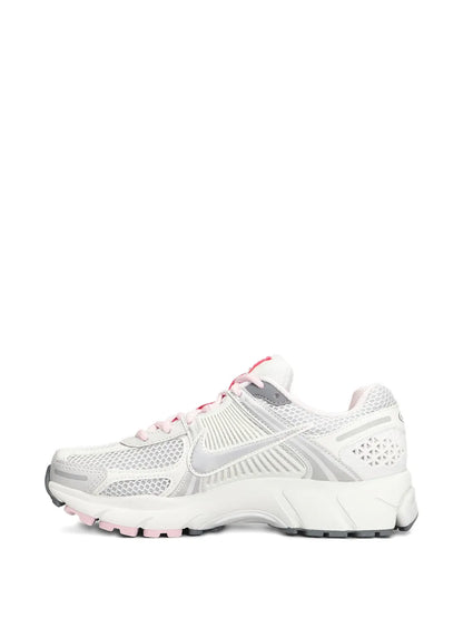 Nike Zoom Vomero 5 – Blanco / Rosado