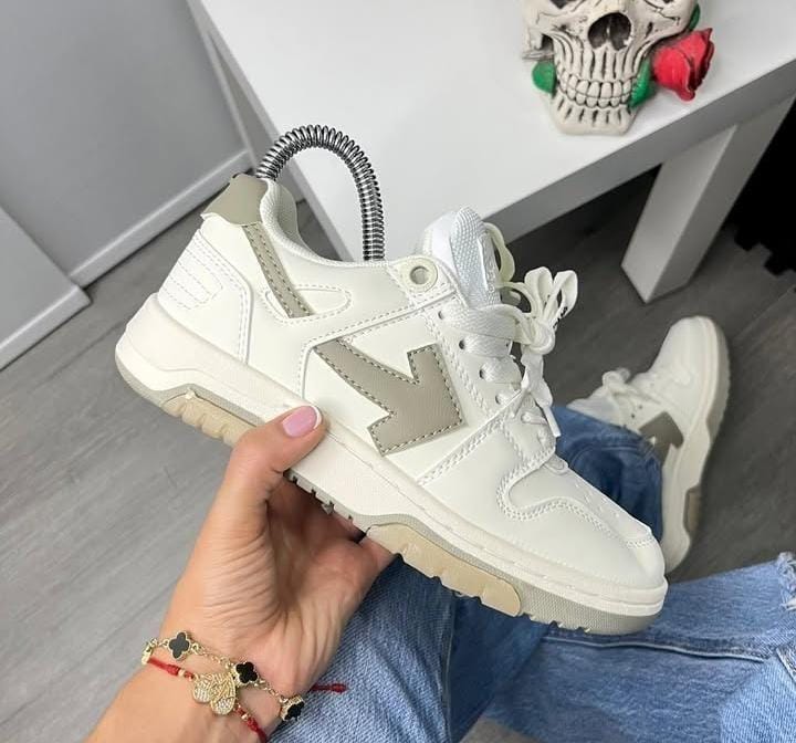 Off – White Blanco / Beige
