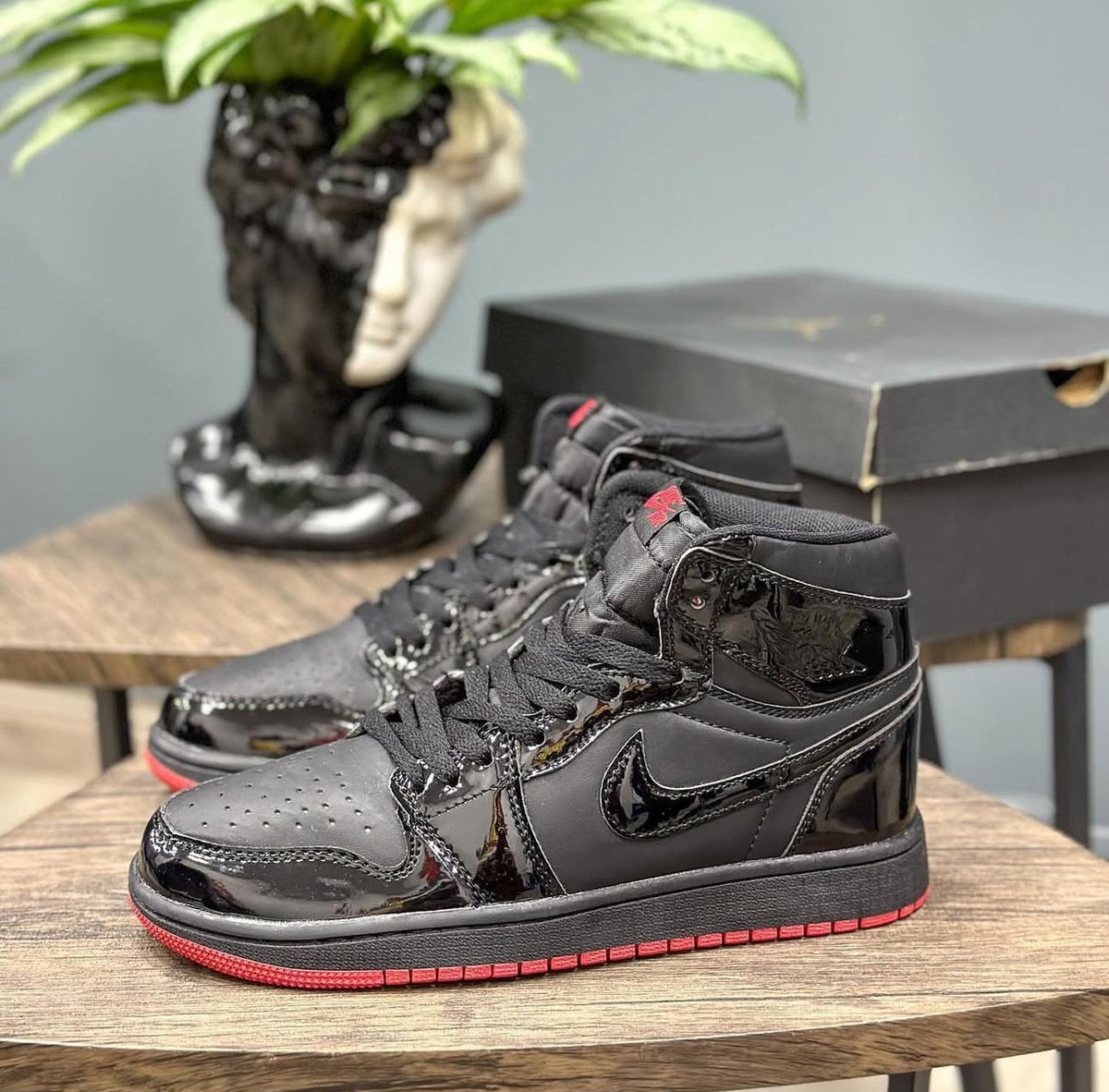 Jordan Retro 1 Charol Negra – Rojo