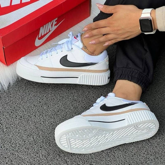 Nike Legacy Blanco – Beige