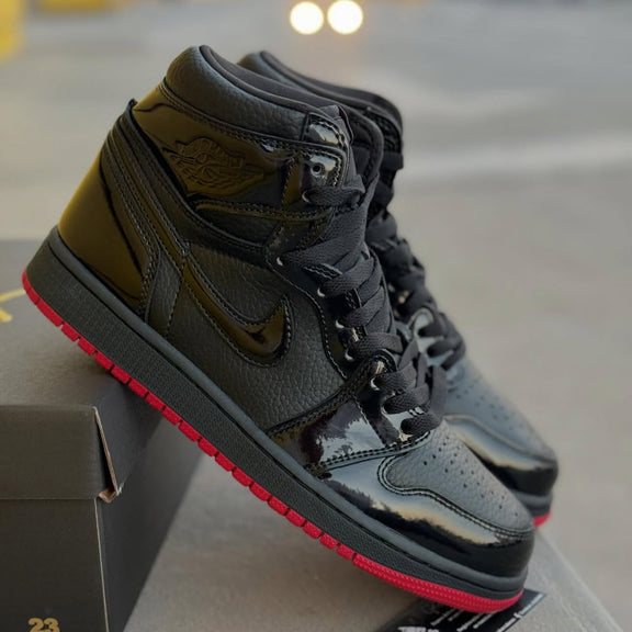 Jordan Retro 1 Charol Negra – Rojo