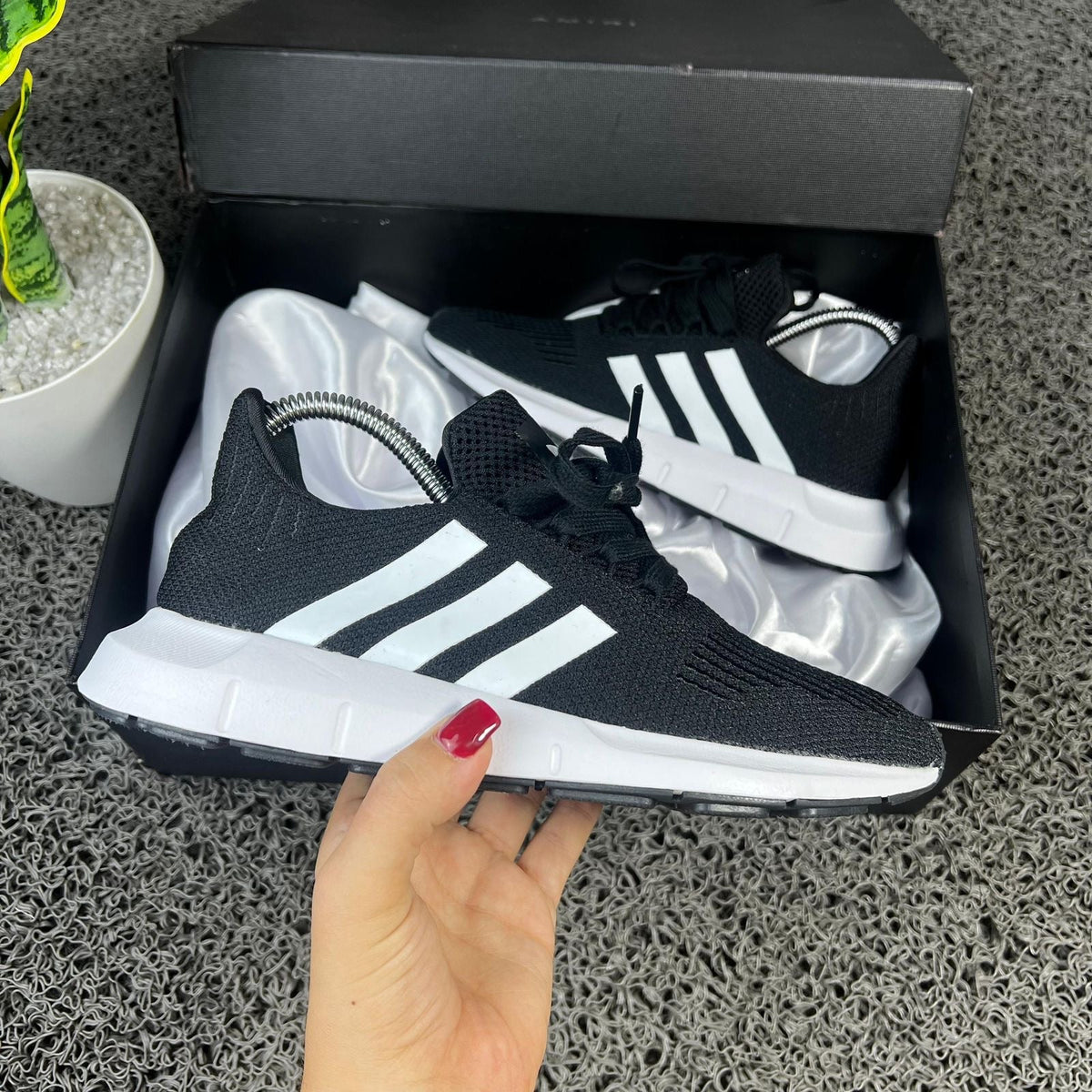 Adidas Swift – Blanco Negro