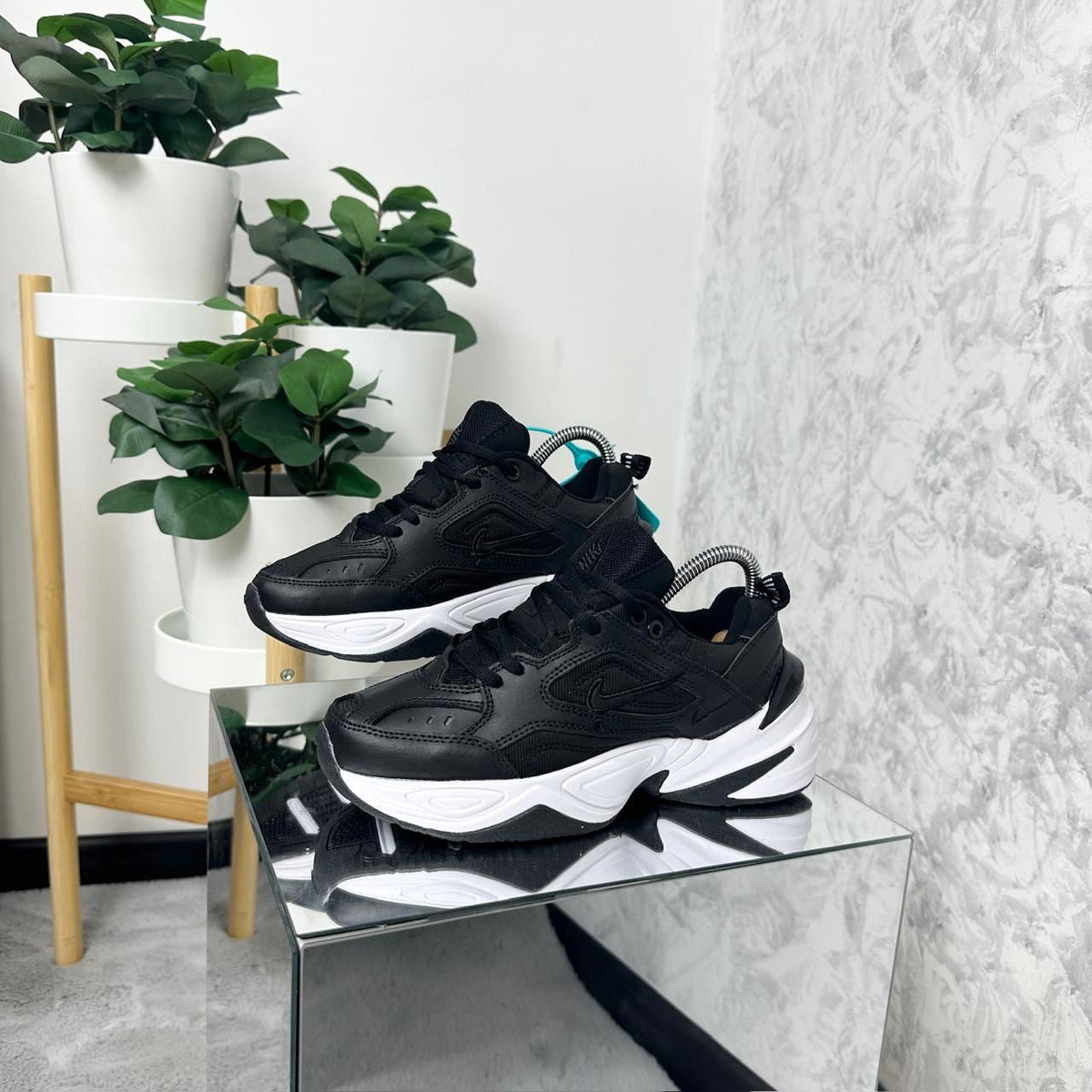 Nike Tekno Negro – Blanco