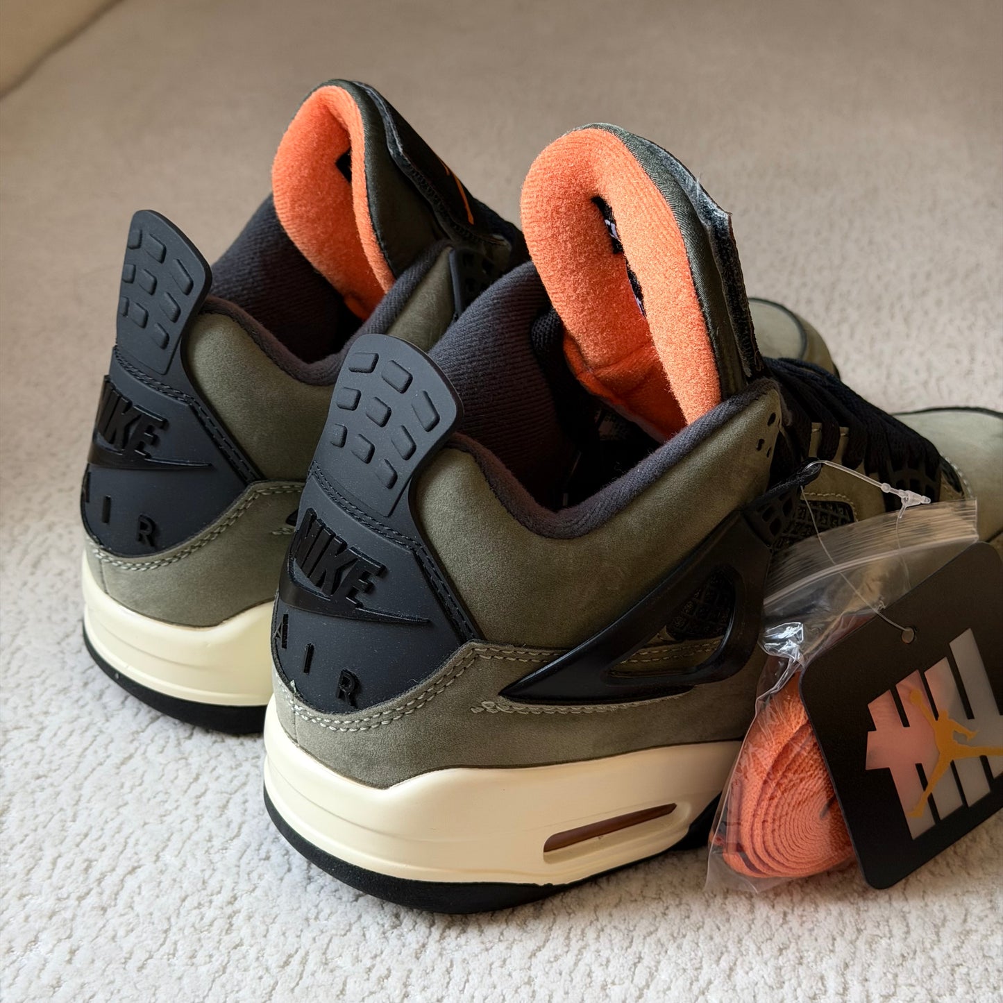 Jordan Retro 4 X Undefeated
