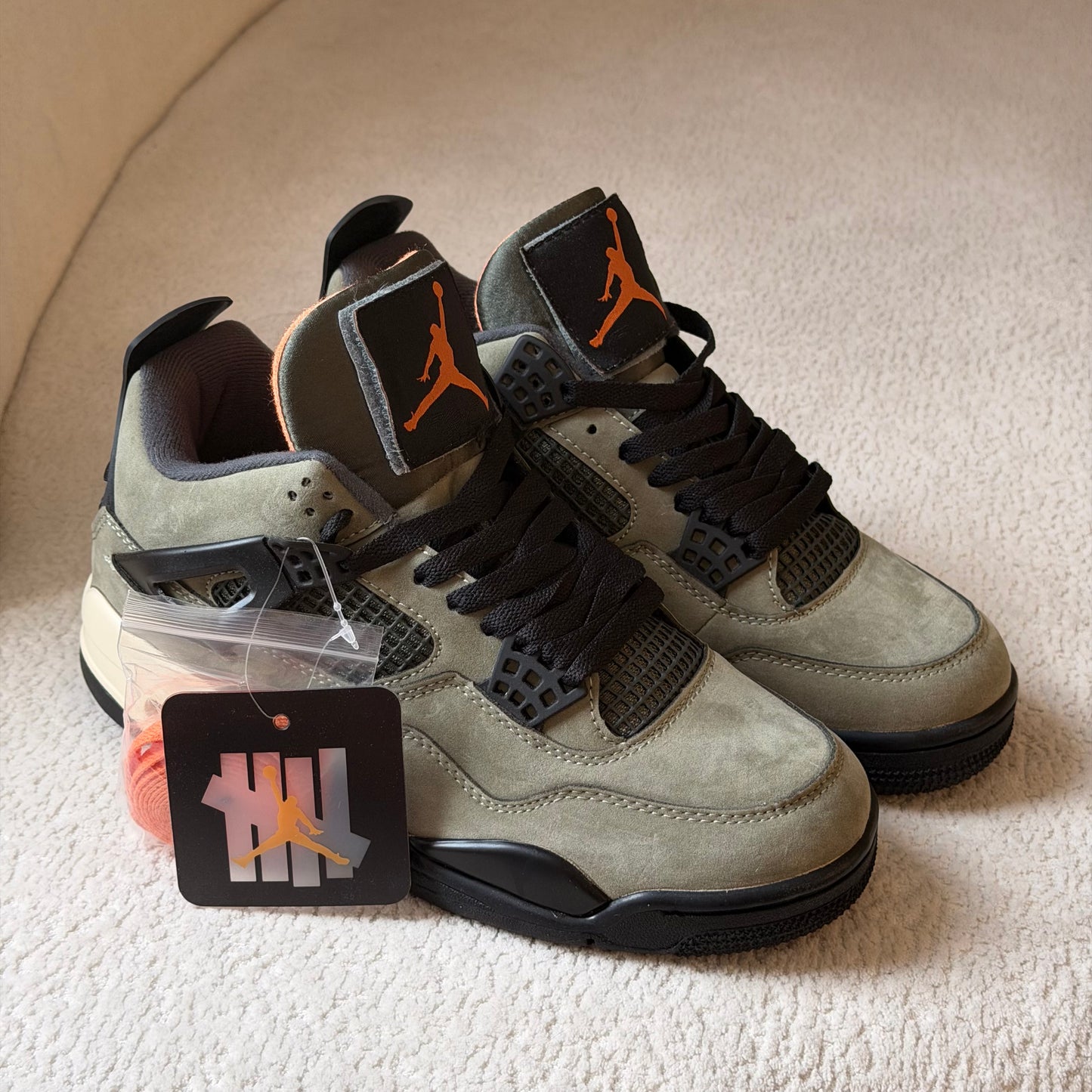 Jordan Retro 4 X Undefeated