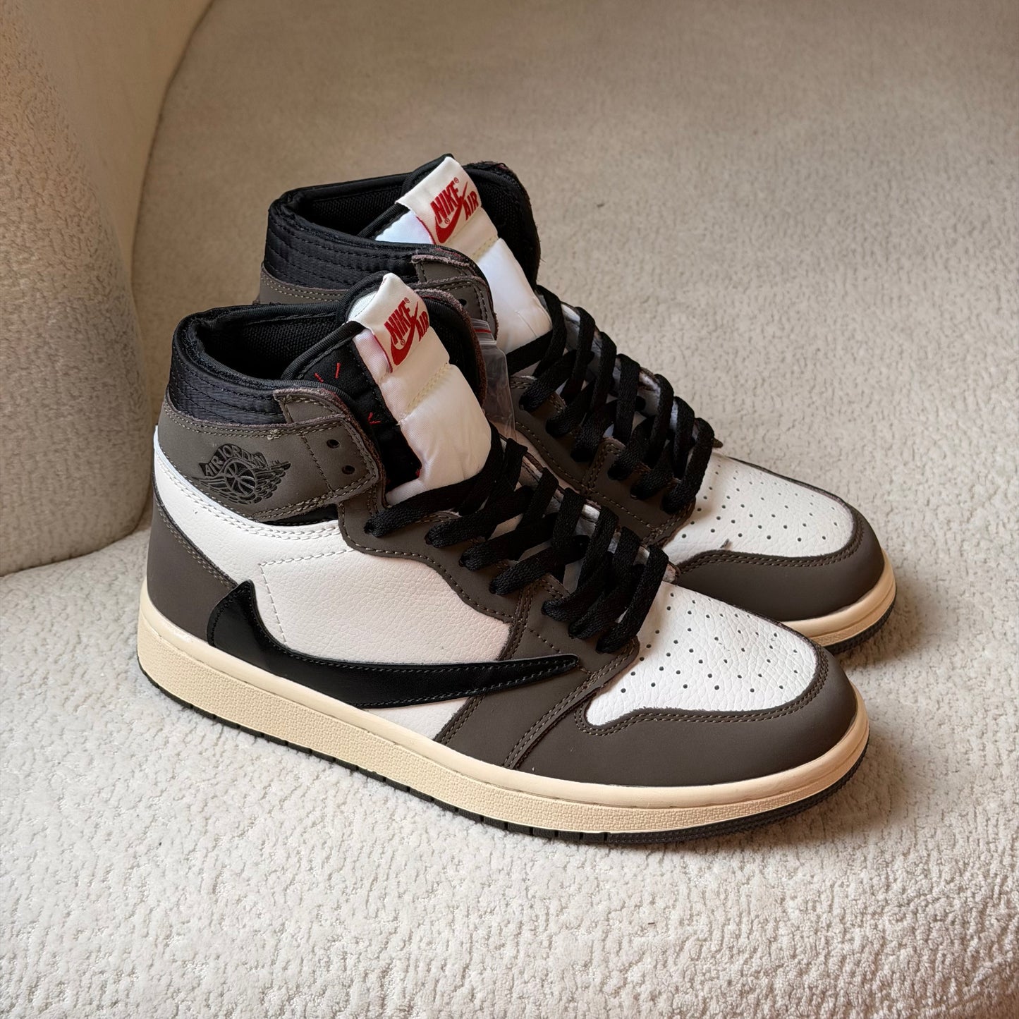 Air Jordan Retro 1 Travis Scott