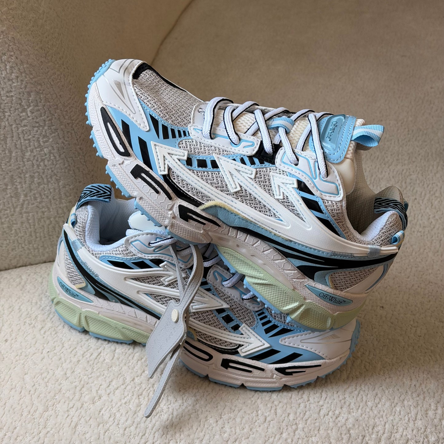 Off White Be Right