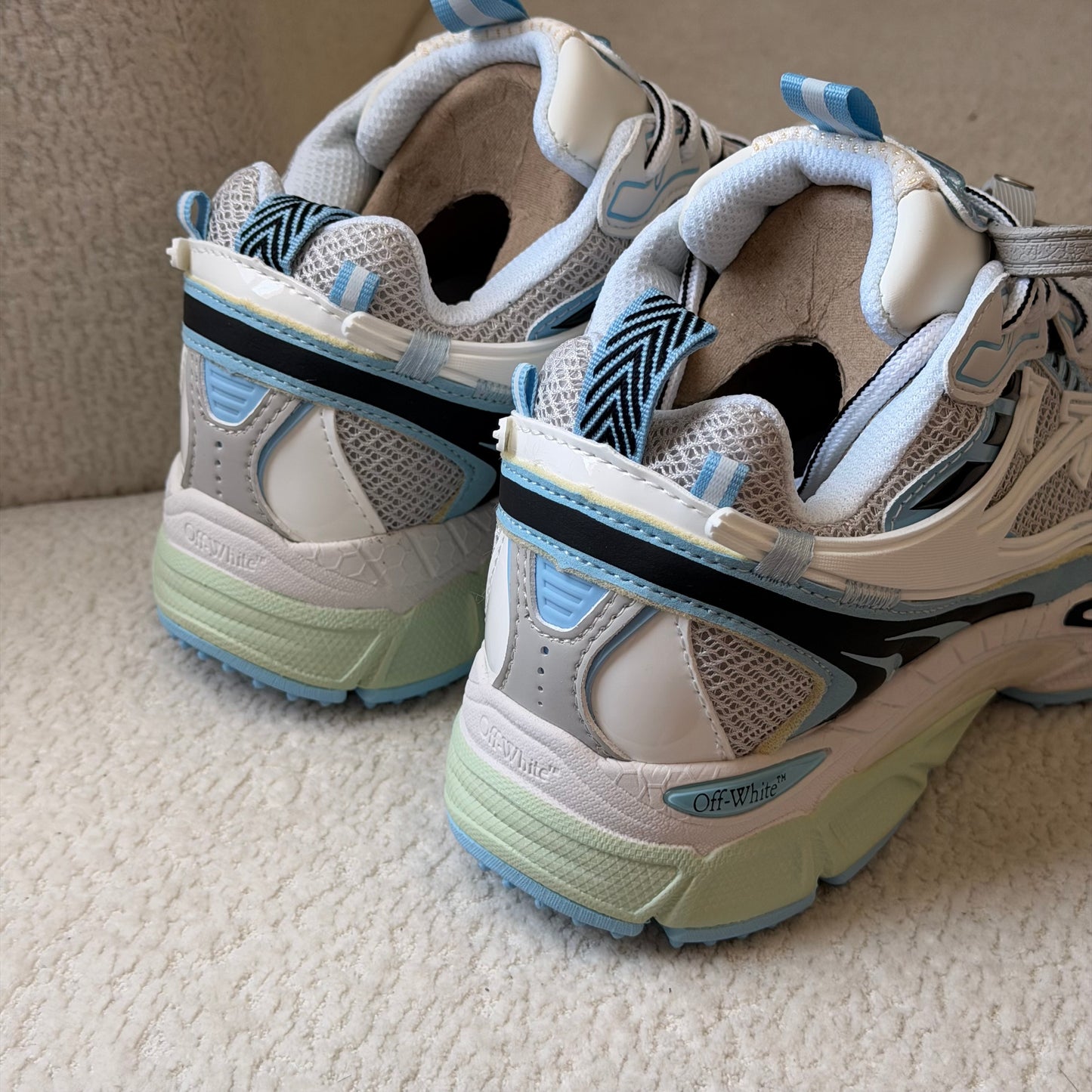 Off White Be Right