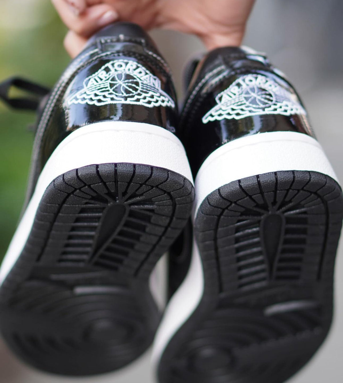 Retro 1 Low Charol Negra – Blanca
