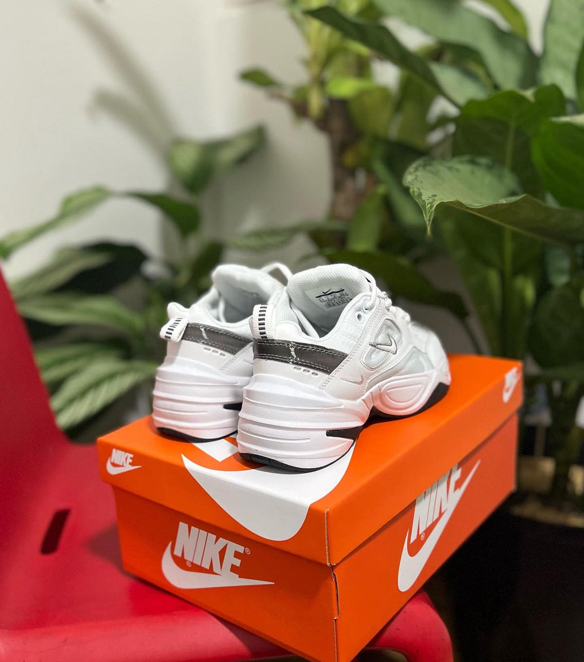 Nike Tekno Blanco – Gris