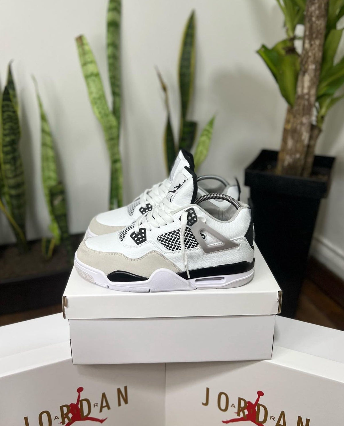 Jordan Retro 4 Blanca – Negra