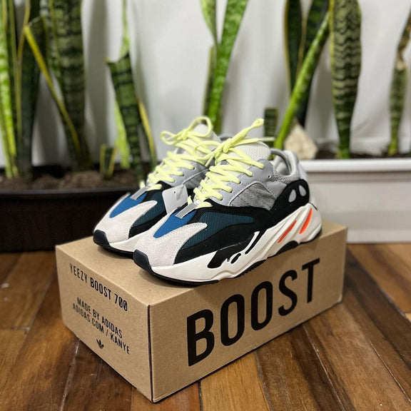 Adidas Yeezy 700
