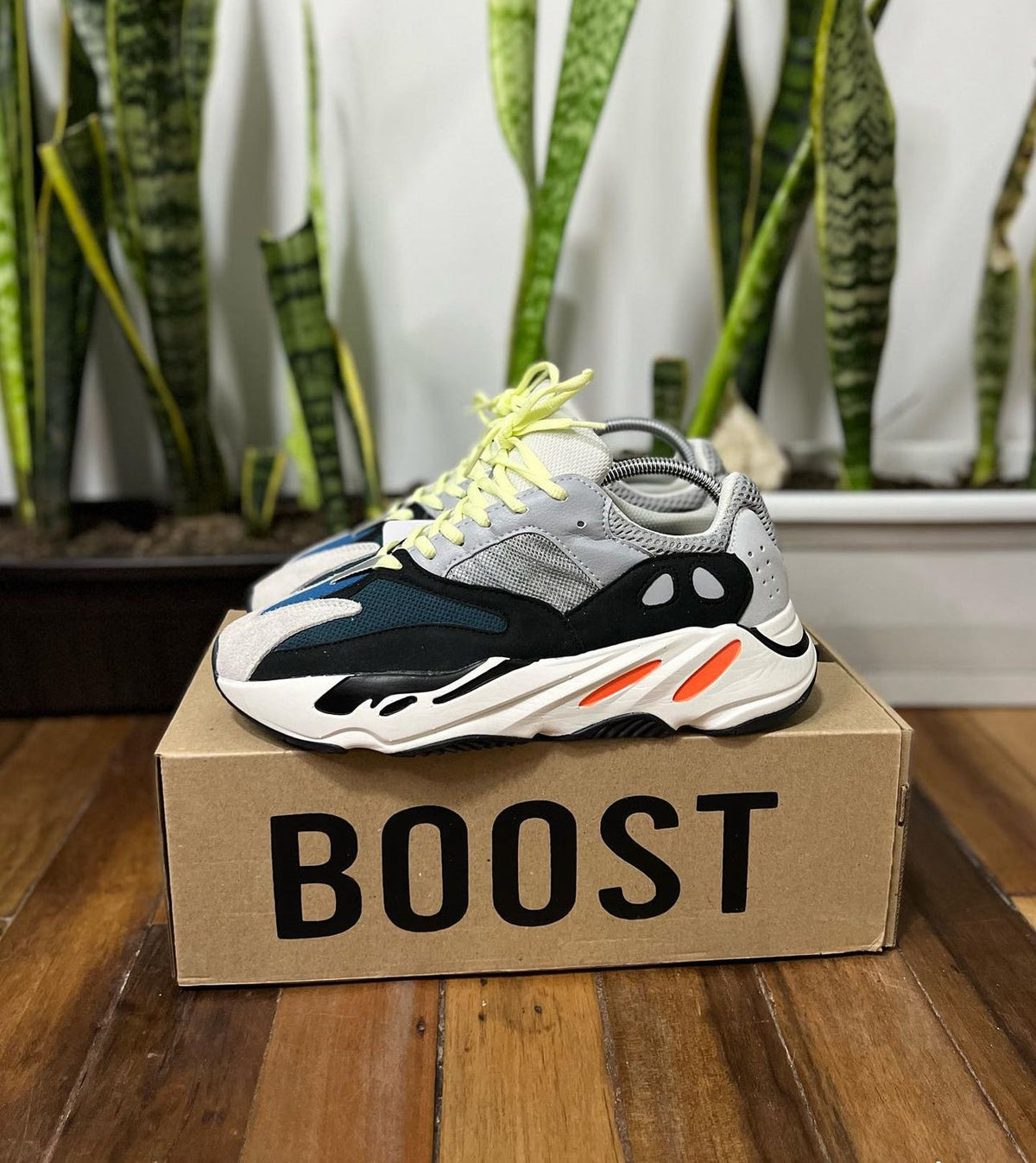 Adidas Yeezy 700