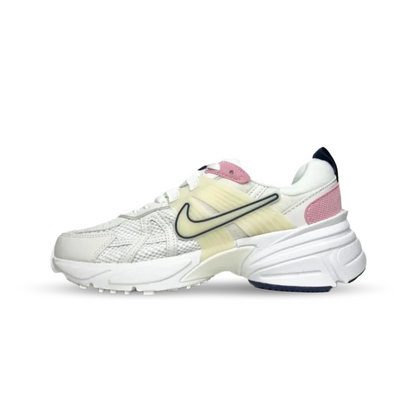 Nike V2K Run – Blanco / Rosado