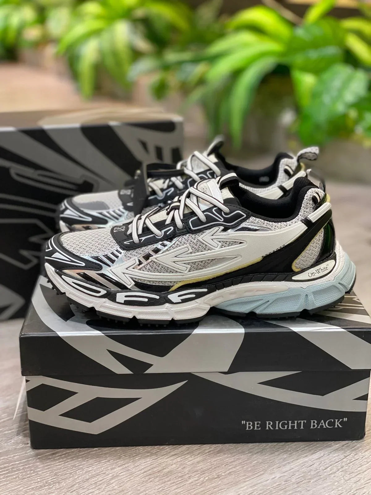 Off – White Ber Negro