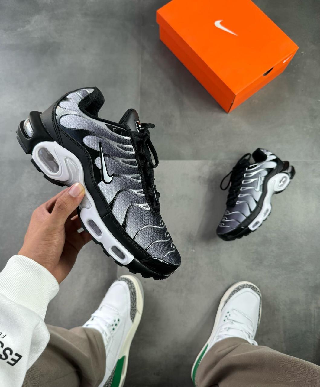 Nike TN – Negro Plata