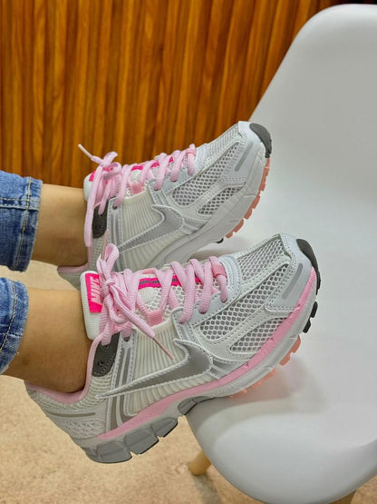 Nike Zoom Vomero 5 – Blanco / Rosado