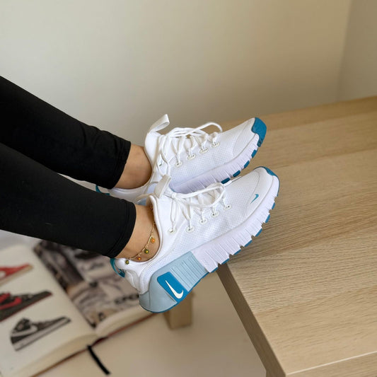 Nike Free Metcon 6 – Blanco / Azul
