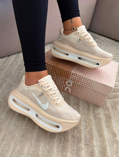 Nike Vomero Premium – Beige