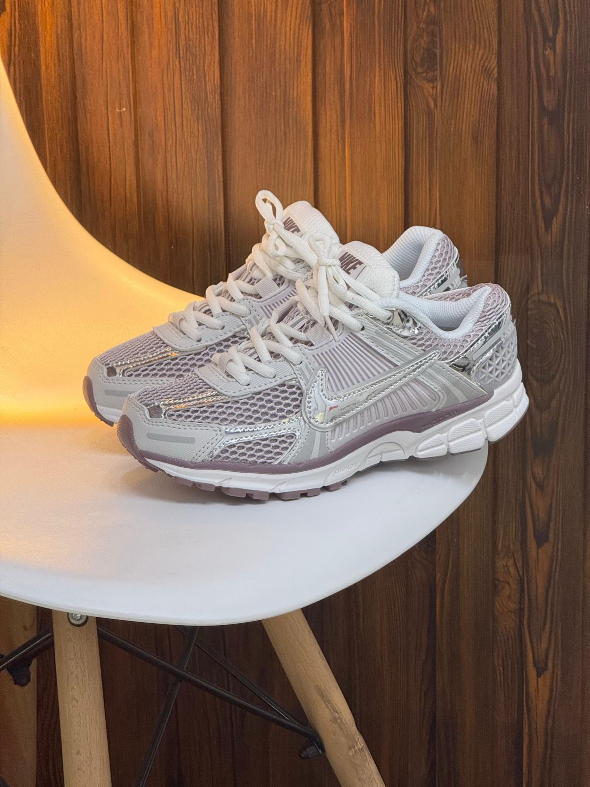 Nike Zoom Vomero 5 – Blanco / Plateado / Lila