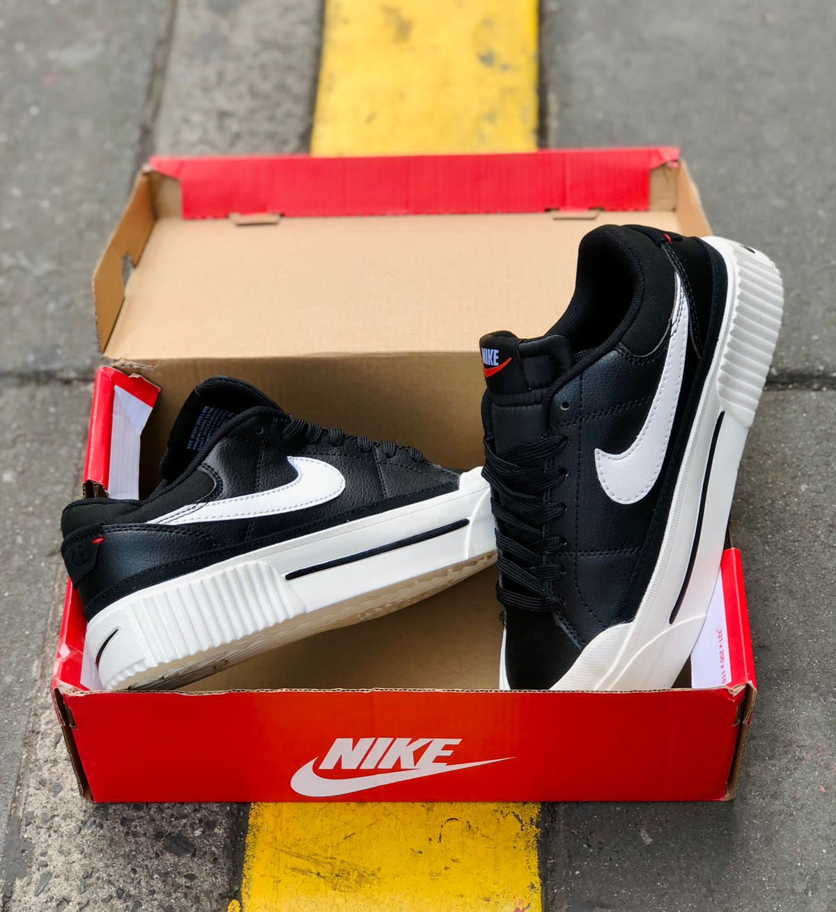 Nike Legacy Lift Court – Negro Blanco