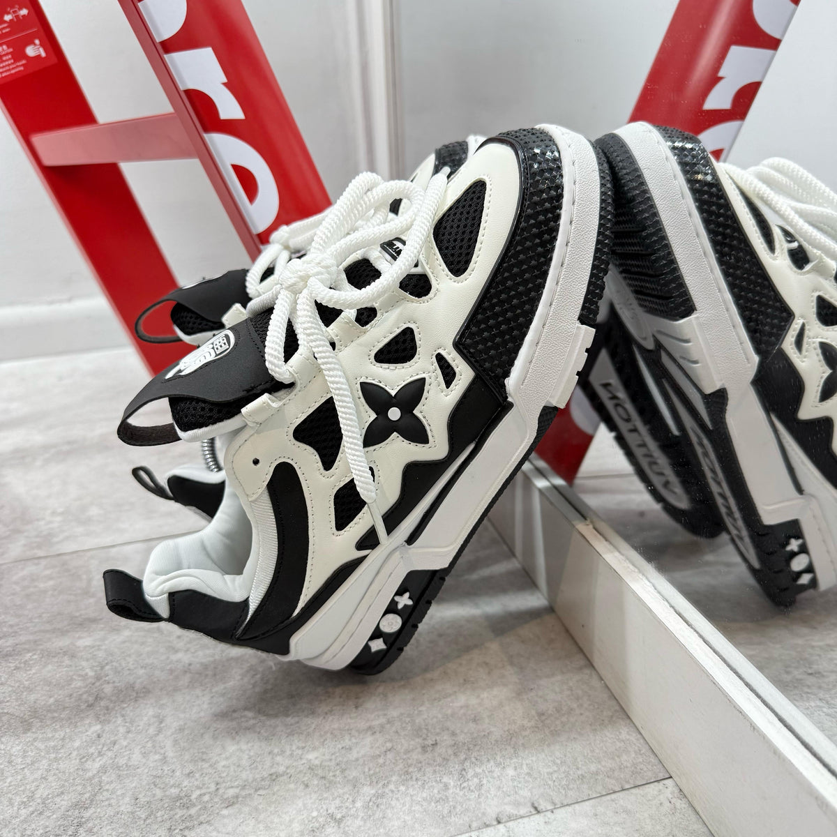 Louis Vuitton Skate Negro – Blanco