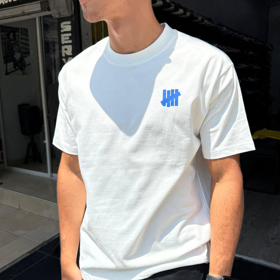 CAMISETA UNDEFEATED BLANCA