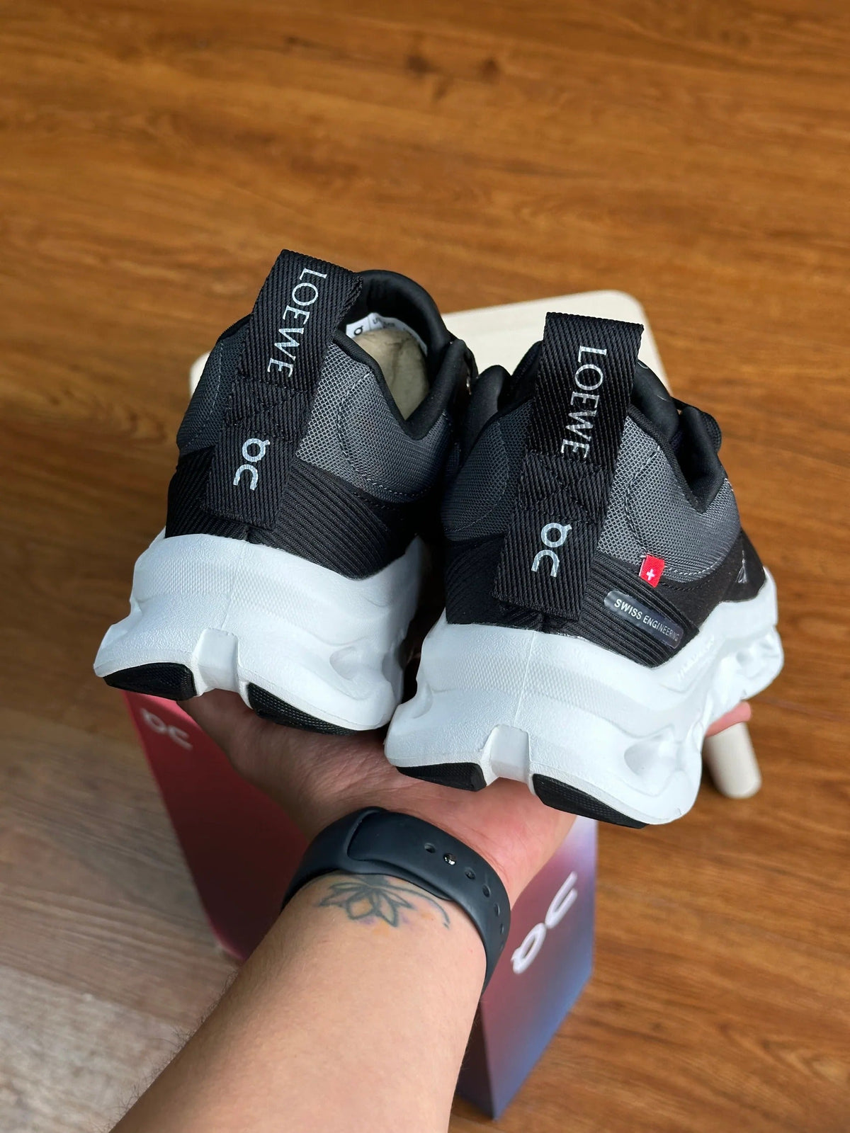 On Running Cloud Loewe – Negro / Blanco
